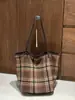 Bolso de Mujer de Gran Capacidad con Personalidad de Moda Otoño Invierno Nuevo Popular Estampado de Leopardo Elegante Moderno Retro Bolso Cubo de Hombro