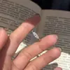 Novo anel de três pedras com diamante cor de ovo de pombo para mulheres, minimalista e elegante, luxo leve, nicho, de alta qualidade, moderno, simples e versátil