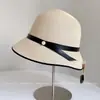 Cinto de Pérolas Decoração Chapéu de Palha Simples para Mulheres Verão Versátil Casual Proteção Solar Chapéu de Pescador Luz Luxo Elegante Proteção Solar Chapéu de Bacia