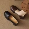 Sapatilhas Femininas de Couro Macio com Bico Redondo e Salto Grosso 2025 Novo Outono Estilo Retrô Salto Médio Sapatos Pequenos de Couro Marrom Salto Médio Sapatos de Trabalho