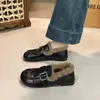 Mocassins Peludos Femininos 2026 Outono Inverno Estilo Quente Slip-on Solado Macio Quente Estilo Coreano Gorros Sapatos de Algodão Sapatos Pequenos de Couro Peludos