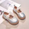 Zapatos de Cuero para Niños 2026 Verano Nuevo Estilo Bailarinas para Niñas Punta Redonda Boca Baja Zapatos de Pequeña Princesa Suela Suave Modernos Zapatos para Niños