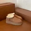 Botas de nieve cortas de suela gruesa para mujer, nuevo estilo de invierno 2025, forradas de felpa y engrosadas para abrigar, Zapatos de algodón para la nieve de caña baja Sangpo Noreste