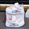 Nuevos Zapatos de Verano y Otoño 2026 para Niños Pequeños, Niñas y Niños, Tenis Blancos de Cuero de Moda con Dibujos Animados de Caña Baja