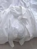 Camisa feminina super valorizadora na cor damasco claro, adequada para usar em camadas, fina, de corte solto, versátil, emagrece e esconde imperfeições, pode ser usada como cardigã ou peça externa para proteção solar
