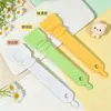 Nuevo dispensador de comida para gatos transfronterizo, alimentador de apretar, cuchara grande para comida de gato, accesorios para comida de mascotas al por mayor