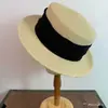 Chapéu de Palha Francês Elegante de Cor Clara Chapéu de Sol de Verão com Aba Larga Estilo Resort de Luxo para Mulheres