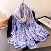 Bufanda larga tipo chal con peonía dorada, con brocado sedoso y estampado fino para primavera y verano, ideal como protector solar y versátil.