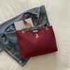Bolso de hombro vintage con cadena y textura para mujer, estilo elegante, para el invierno de 2024.