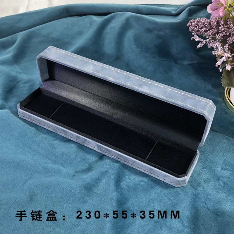 湖蓝色手链盒.jpg