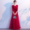 Vestido Largo de Novia 2026 para Banquetes, Elegante y Sofisticado, Escote en V Profundo, Falda de Malla Abullonada Roja con Inserciones de Malla