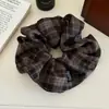 Nuevo Aro Delgado para el Cabello con Patrón de Diamantes Estilo Universitario Otoño e Invierno Aro para el Cabello de Alta Presión Craneal Retro de Celebridad de Internet Accesorios para la Cabeza