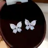 Brinco de Borboleta de Cristal com Argola Prateada e Zircônia Brincos Transparentes e Brilhantes Design de Nicho Versátil Brinco Venda por Atacado
