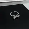 Anel de Laço Doce e Cool para Mulheres, Anel Minimalista Aberto para Dedo Indicador, Anel de Moda de Nicho com Toque de Luxo para o Dia a Dia