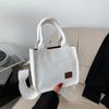 Saco de lona de grande capacidade para mulheres 2024 Novo corduroy commuter simples all-match tote bag shoulder messenger bag