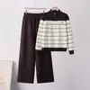 Nuevo Suéter de Punto Rayado con Media Cremallera Estilo Perezoso Otoño/Invierno 2026 para Mujer Conjunto de Dos Piezas de Punto Holgado con Sensación de Alta Gama para Mujer