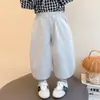 Pantalones con pies para niña estilo coreano de mariposa grande 2026 Nueva moda infantil para niñas pequeñas Pantalones largos casuales elegantes Ropa de otoño
