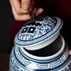Jingdezhen Antiguo chino azul y blanco porcelana hecha a mano palabra feliz tanque de almacenamiento sala de estar estante antiguo adornos tetera venta al por mayor