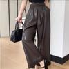 Calça de Couro com Renda de Nove Pontos Cor Café de Alta Qualidade para Mulheres 2025 Outono Popular Nova Cintura Elástica Aparência Emagrecedora Calça de Perna Larga Solta