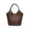 Bolso de hombro para viajes transfronterizos de gran capacidad, bolso tipo cubo con patrón de lichi, bolso para madre e hijo, bolso cruzado moderno y versátil, bolso de mujer hecho a medida