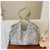 Bolsa casual e descontraída de grande capacidade estilo coreano para mulheres, nova bolsa de lona com estampa de leopardo 2026, bolsa de ombro simples, bolsa tote