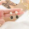 Moda Retro Francesa Lujo Ligero Pendientes de Perlas con Letras Pendientes de Alto Diseño para Mujer Pendientes Elegantes Únicos de Nicho