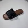 Sandalias de una correa populares con hebilla estilo coreano para mujer 2026 Verano Nuevas de moda con temperamento combinables con faldas Chanclas planas cómodas para casa