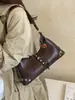 Bolsa Tote Feminina Popular Estilo Coreano para o Dia a Dia com Rebites Nova Textura Leve Luxo 2026 Vintage Chique de Ombro