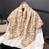 Estilo Europeu e Americano Animal Listrado Cachecol 90cm Sarja Lenço All-match Light Luxury Grande Lenço Quadrado Protetor Solar Xale Lenço de Cabeça Feminino Novo