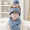 Conjunto de Dos Piezas de Gorro y Bufanda de Invierno para Niños con Forro de Felpa, Pompón Grande, Bordado MAX, Gorro Cálido Pullover para Niños, Tallas Mediana y Grande