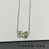 Pendientes Modernos de Herradura de Lujo Ligero, Elegantes y de Moda, Estilo de Celebridad de Internet de Moda, Collar con Hebilla de Figura de Ocho con Nudo de Cuerda Incrustado de Diamantes
