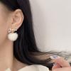Pendientes de bola de peluche esponjosa para mujer 2023, nuevos pendientes de moda, diseño de nicho, pendientes avanzados de otoño e invierno.