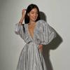 Vestido cruzado europeo y americano de Amazon de diseño primaveral 2024 con cuello en V, estilo francés, color sólido, falda corta sexy para mujer