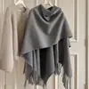 Xale de Lã Quente com Franjas e Fenda para Viagem Feminino Outono e Inverno Capa Jaqueta Espessa Estilo Xale para Foto de Viagem