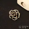 Broche de Alta Gama de Camelia para Ropa Exterior de Mujer Accesorios de Traje Broche de Corsage Elegante Decoración Versátil Regalo para Madre