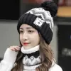 Chapéu Feminino Outono e Inverno Estilo Coreano, Gorro de Tricô Casual com Proteção para Orelhas, Acolchoado e Forrado com Lã, Chapéu Quente com Pom-Pom, Cachecol de Pescoço Quente para Ciclismo