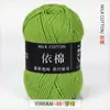 Yimian hilo de algodón lechero de 4 cabos grosor medio ovillo venta al por mayor material kit DIY tejido a mano zapato de ganchillo muñeca suéter