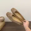 Sapatos baixos simples de bico quadrado para aumentar a altura, estilo 2026, 3cm, mocassins retrô novos, slip-on, laço, sapatos de sola fina