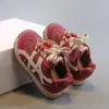 Tênis Esportivo Infantil 2025 Outono Novo Sapatos de Treinamento Moral para Meninas Moda e Versátil Tênis Casual para Meninos Antiderrapante Sapatos Forrest Gump