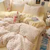 Ins fresh simples puro algodão conjunto de cama de quatro peças classe A qualidade mãe e bebê sono nu desenho animado dormitório capa de edredom individual saia de cama de estudante conjunto de três peças