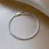Pulseira de zircônia brilhante estilo europeu e americano para mulheres, novo modelo 2026, simples e única, elegante e de alta qualidade, acessório de mão versátil