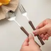 Fábrica de Origen Juego de Cubiertos de Acero Inoxidable, Cuchillo Estrecho de Cintura, Tenedor y Cuchara, Mango Nuevo de Madera de Nogal, Cuchillo de Bistec Estilo Occidental, Cuchara de Postre