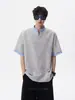 Camiseta de manga corta tipo dos piezas falsas con cuello mao pequeño para hombre, nuevo modelo verano 2026, estilo coreano de alta gama, moderna, top holgado y casual