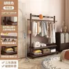 Cabideiro para uso doméstico no quarto, um cabideiro simples de chão, modelo novo, não é de madeira maciça, cabide para economizar espaço