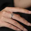 Novo anel largo cruzado de personalidade geométrica vintage desgastado para mulheres, anel aberto ajustável da moda de nicho micro-incrustado