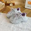 Tênis dad shoes da moda para meninas 2026 primavera e outono novo modelo infantil doce sola grossa design de nicho tênis versátil estiloso