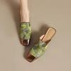 Novas Meias Pantufas Baotou de Estilo Chinês para Mulheres com Saltos Grossos Bordados, Saltos Baixos de Alto Nível, Sandálias Mule e Chinelos com Combinação de Cores com Saias