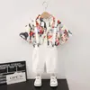 Proveedores de Ropa Infantil Suministran Vestidos Formales Infantiles, Camisas Florales, Conjuntos de Peto, Ropa Urbana Estilo Hong Kong para Niños Geniales, Dropshipping Transfronterizo