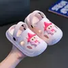 Chinelinhos de bebê em EVA para meninos e meninas, sandálias de verão antiderrapantes para bebês e crianças pequenas, pantufas fechadas para banho infantil em ambientes internos