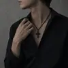 Collar con colgante de cruz de cuentas negras para hombre, collar con tótem de patrón dorado de moda, accesorio de lujo ligero de alta gama para mujer